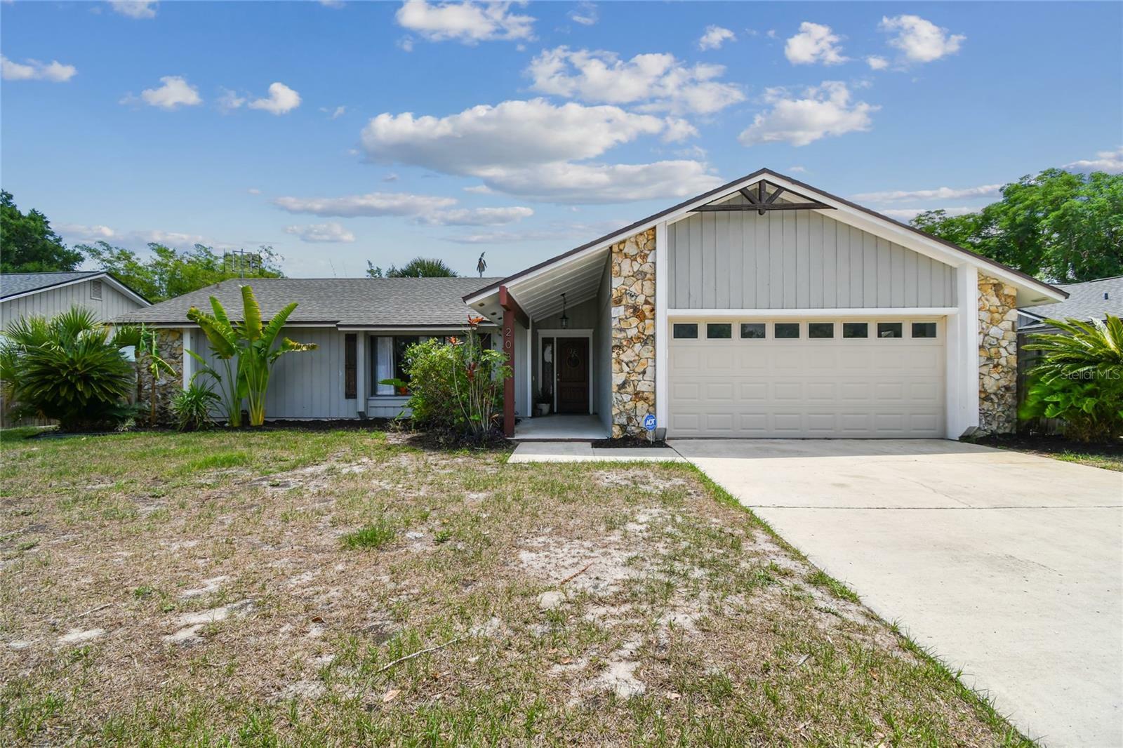 Property Photo:  2032 Houndslake Drive  FL 32792 