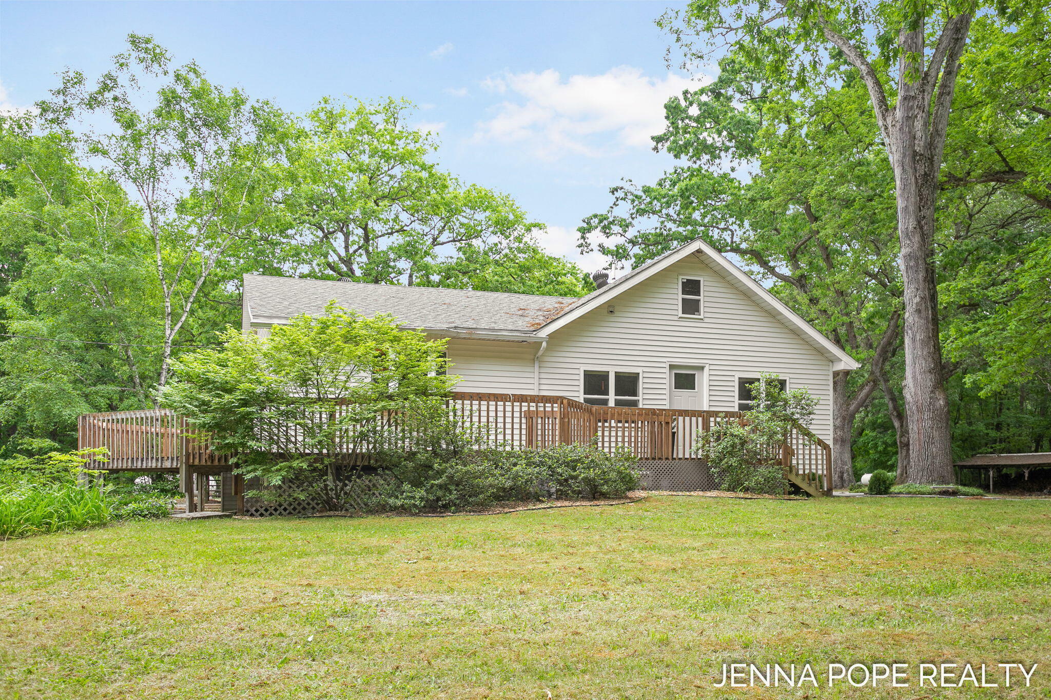 19138 144th Avenue  Fruitport MI 49415 photo