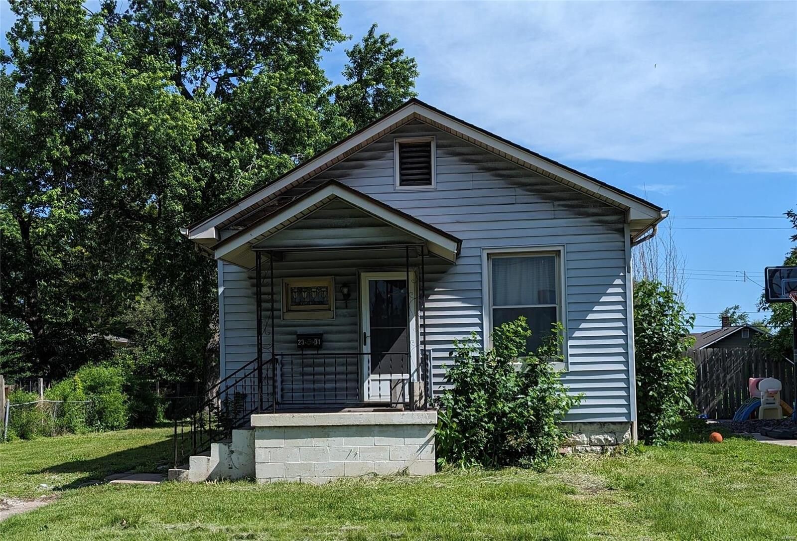 House for sale in Granite City 2331 E 24th Street, Granite City, IL 62040