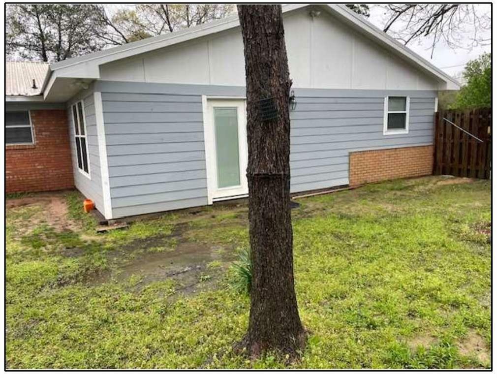 Property Photo:  703 N Main Street  TX 75657 