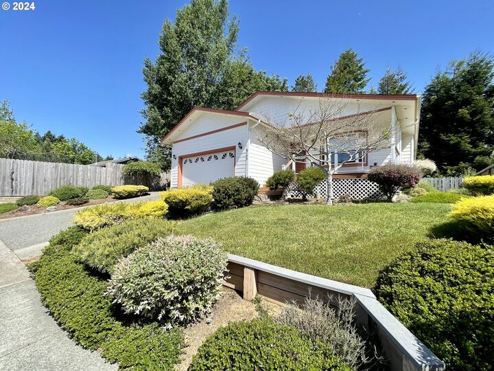 6759 Jasmine Ct  Brookings OR 97415 photo