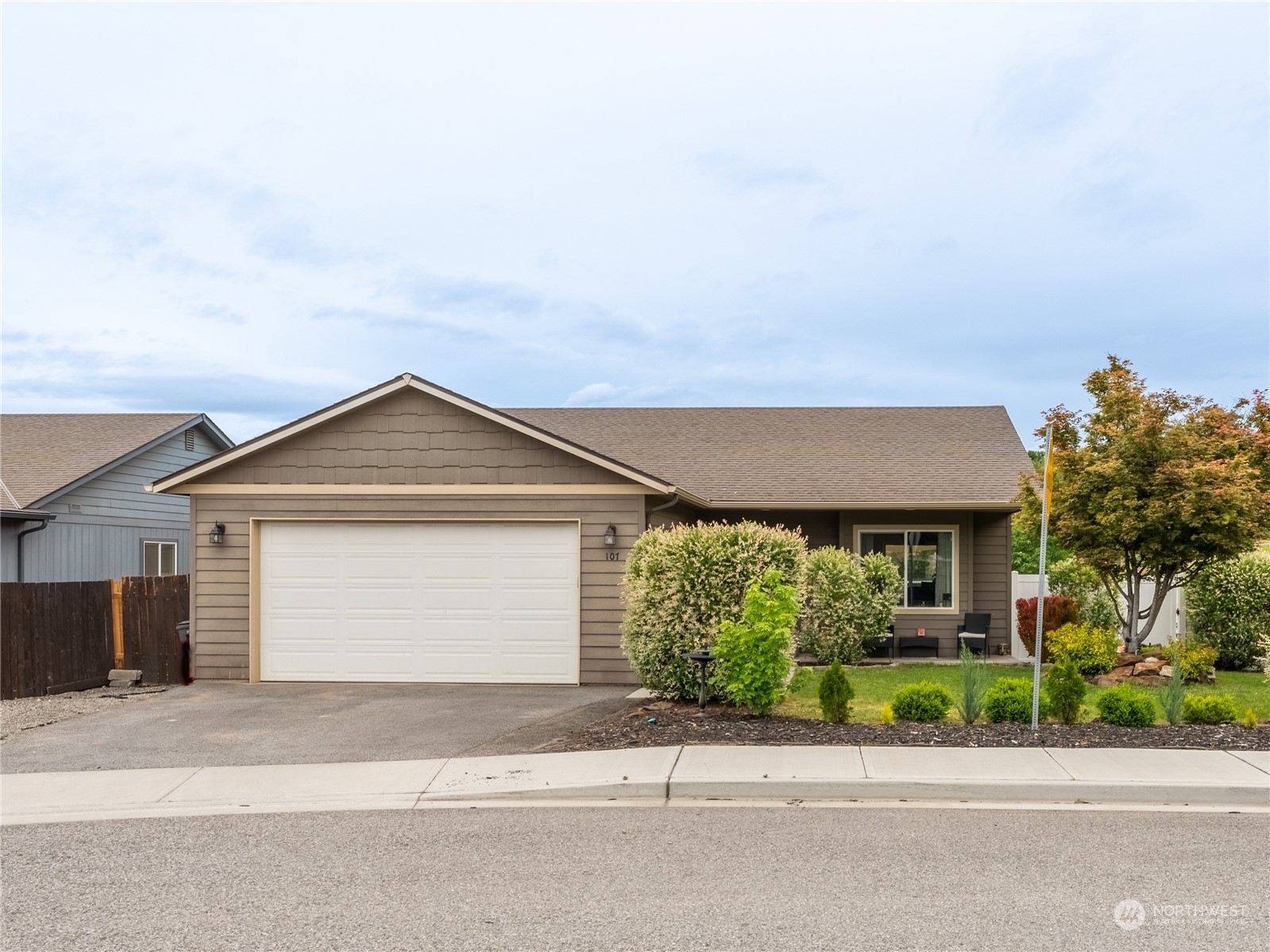 Property Photo:  107 NW Porter'S Court  WA 98802 