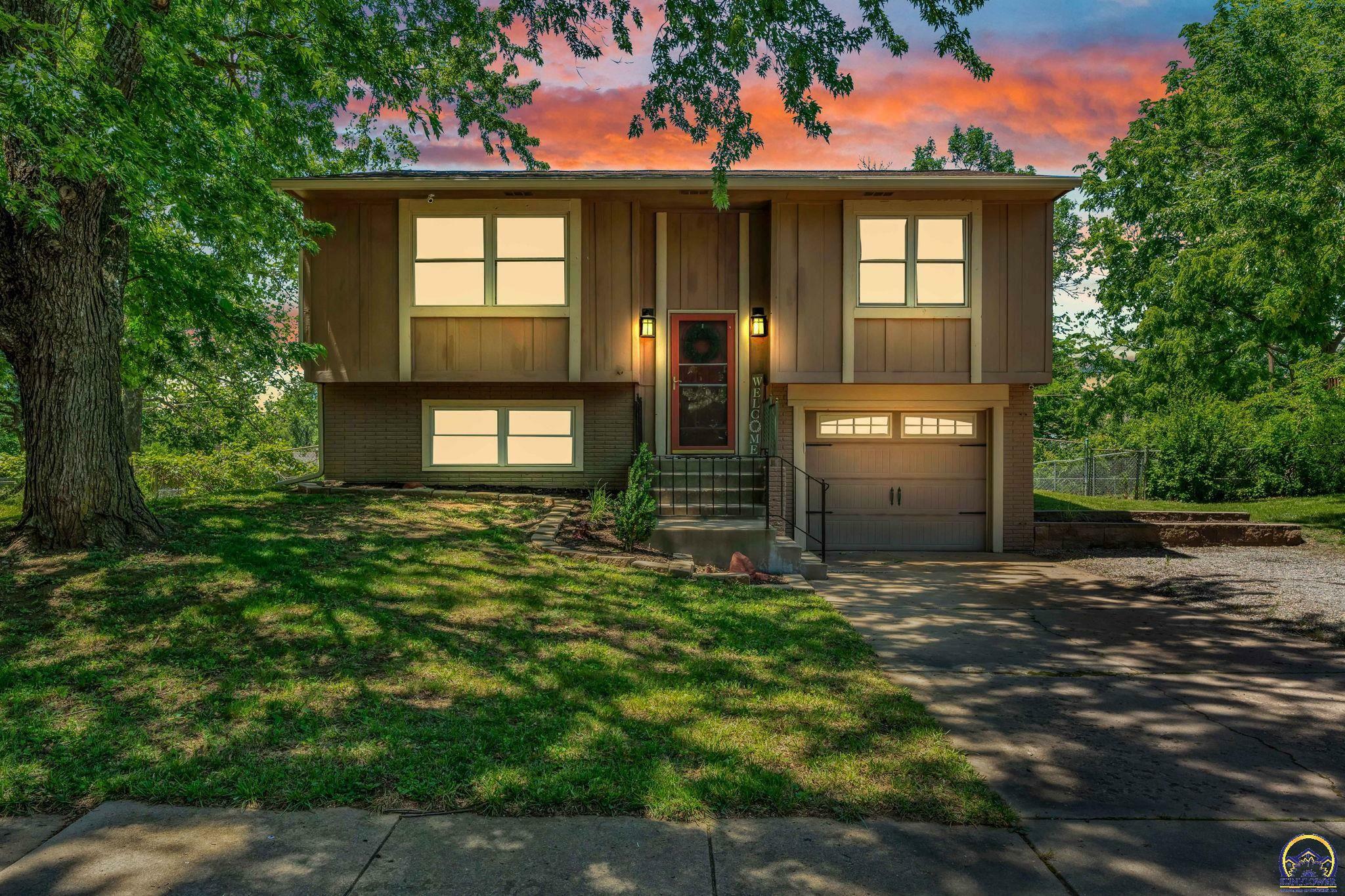 Property Photo:  3757 SE Fremont St  KS 66609 