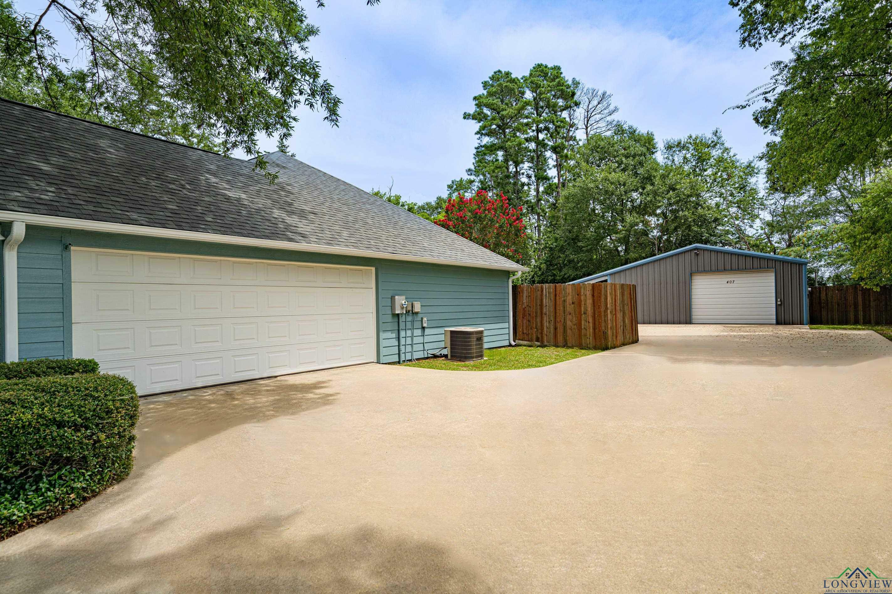 Property Photo:  407 S Oak  TX 75650 