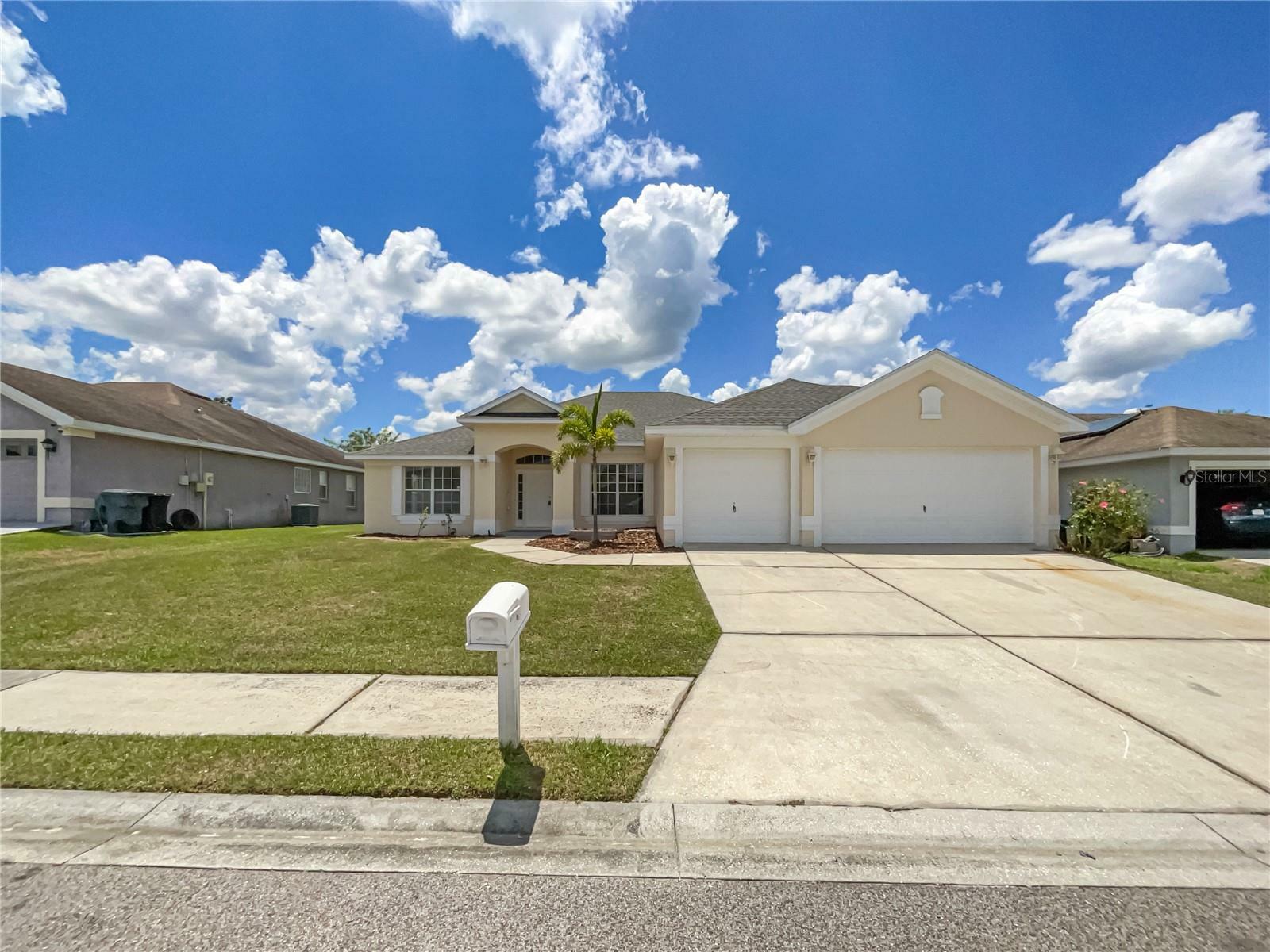 Property Photo:  8718 Fort Socrum Village Place  FL 33810 