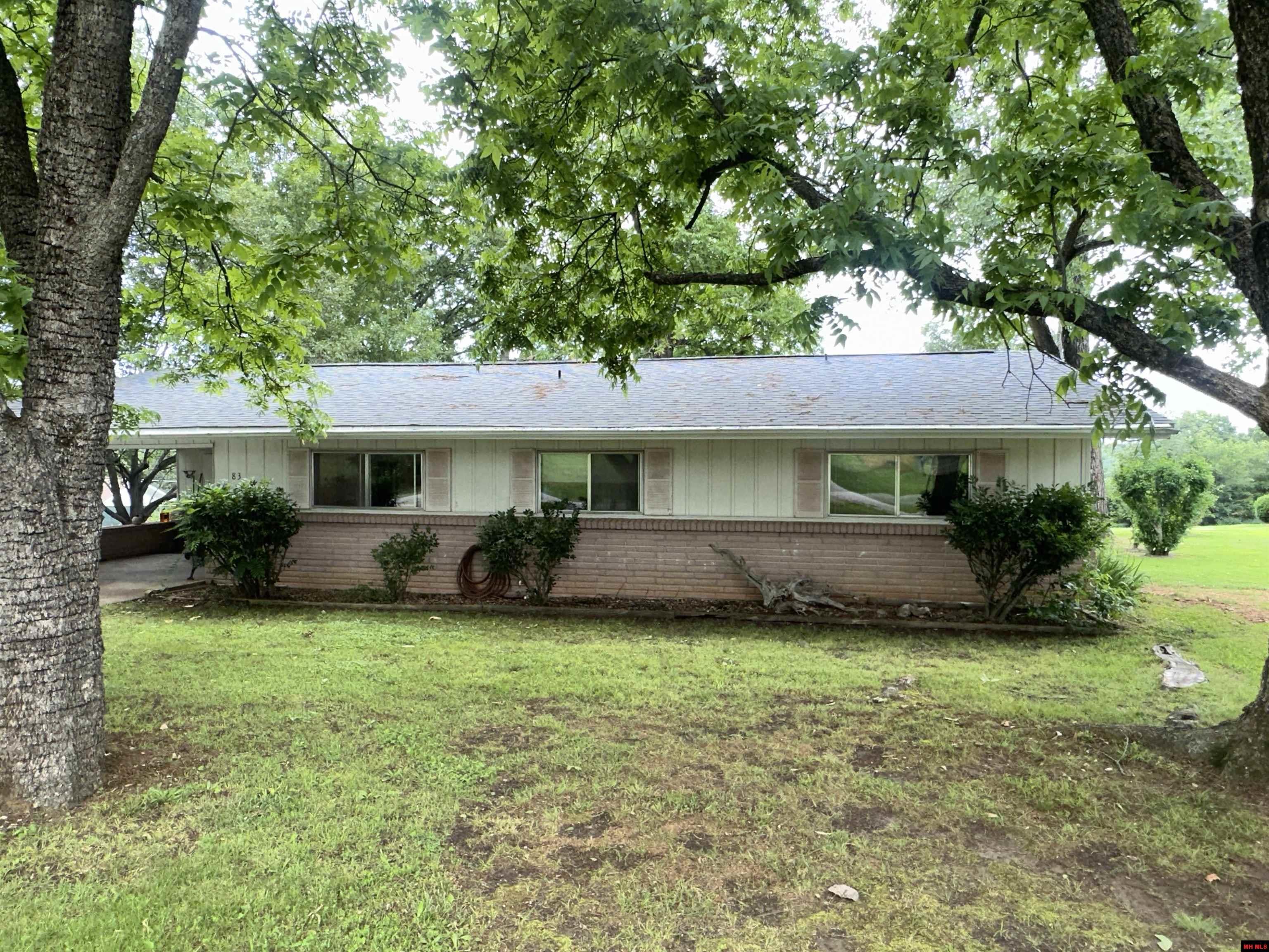 Property Photo:  83 Crestview Road  AR 72653 