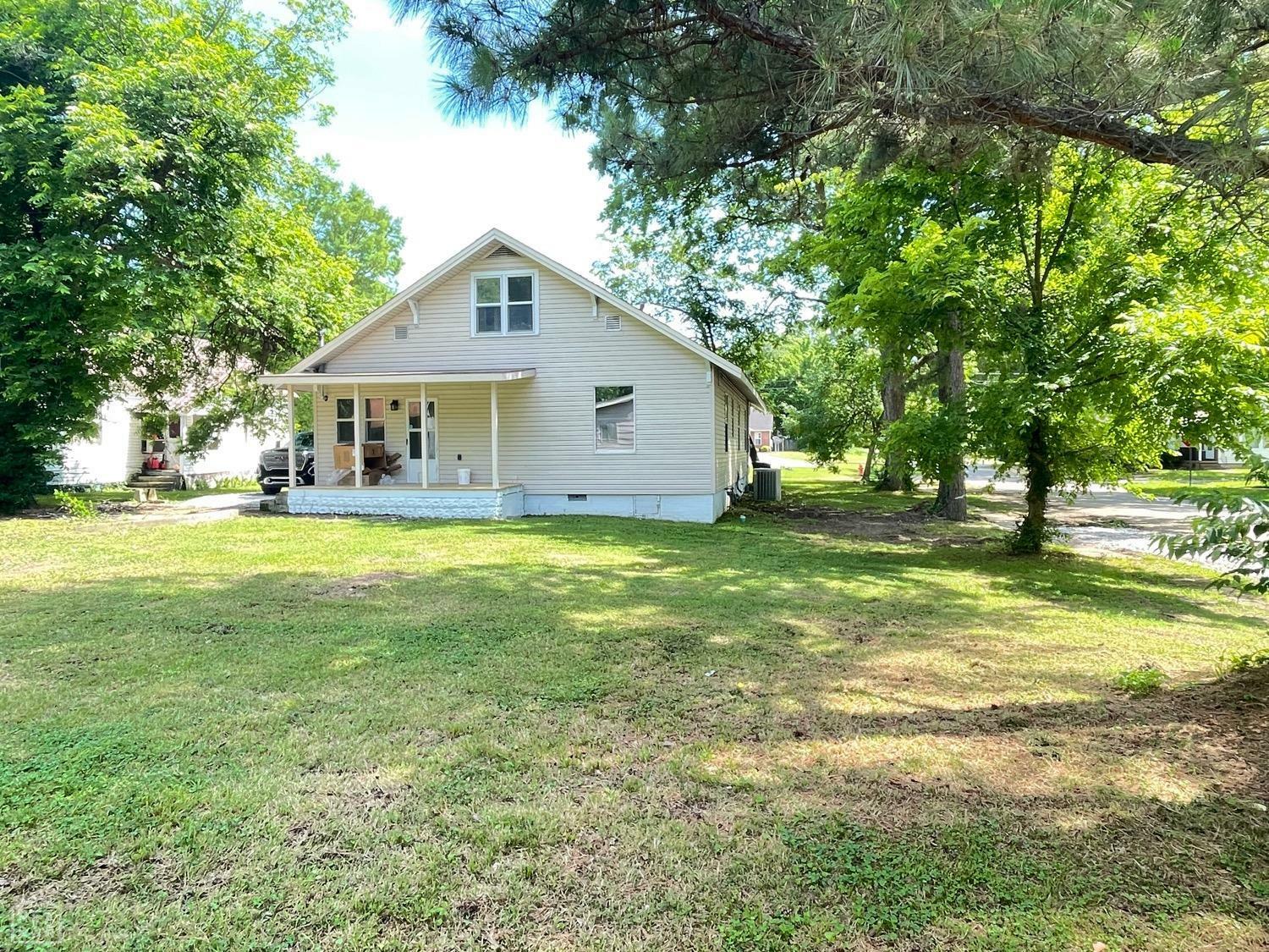 Property Photo:  728 W Jefferson Avenue  AR 72401 