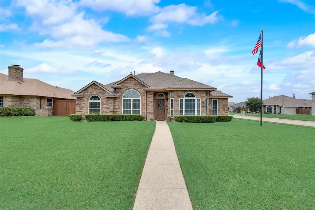 Property Photo: 811 Lovern Street TX 75104