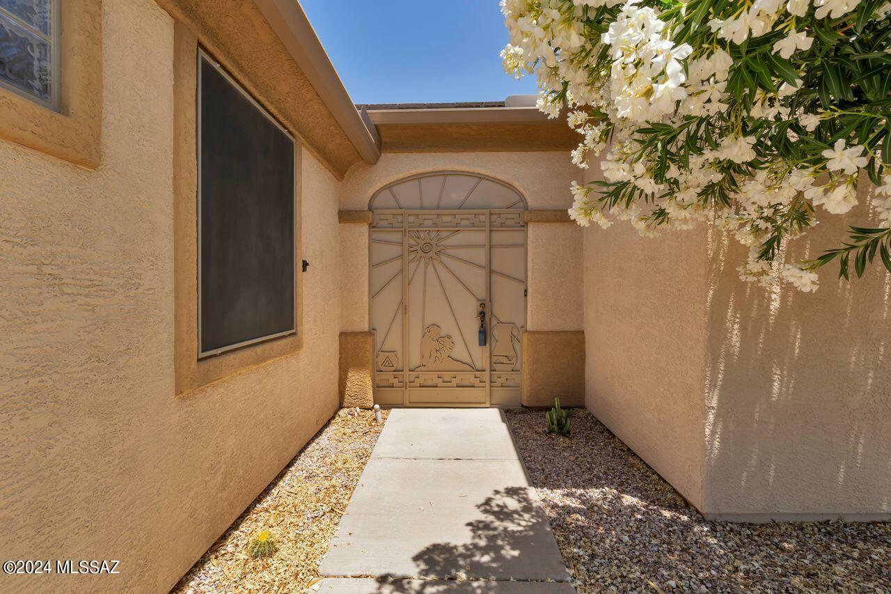 Property Photo:  994 W Tenniel Drive  AZ 85614 