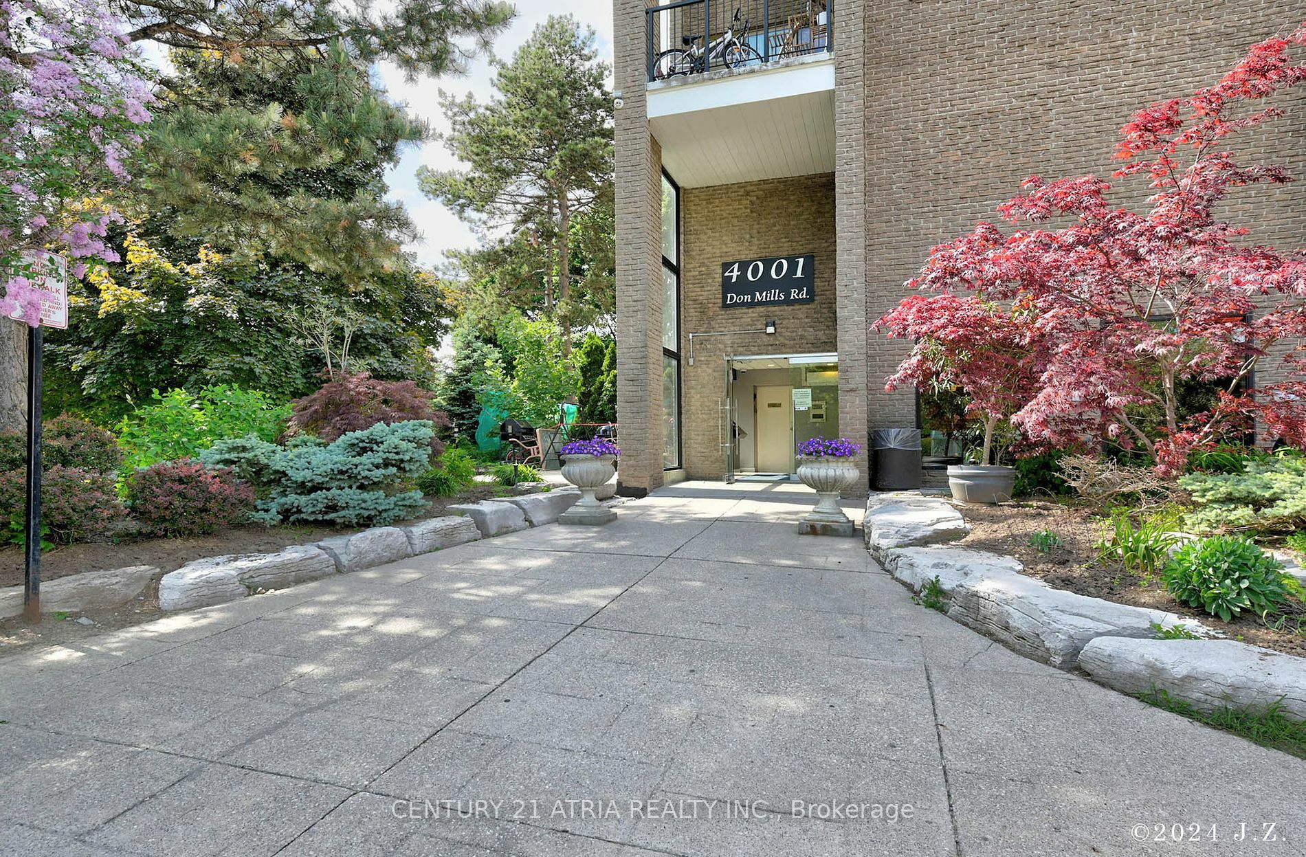 Property Photo:  4001 Don Mills Rd 135  ON M2H 3J8 