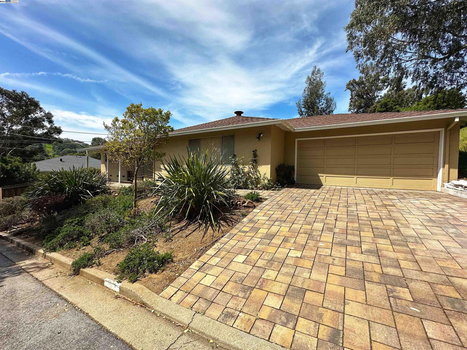Property Photo:  5 Spring Valley Way  CA 94070 
