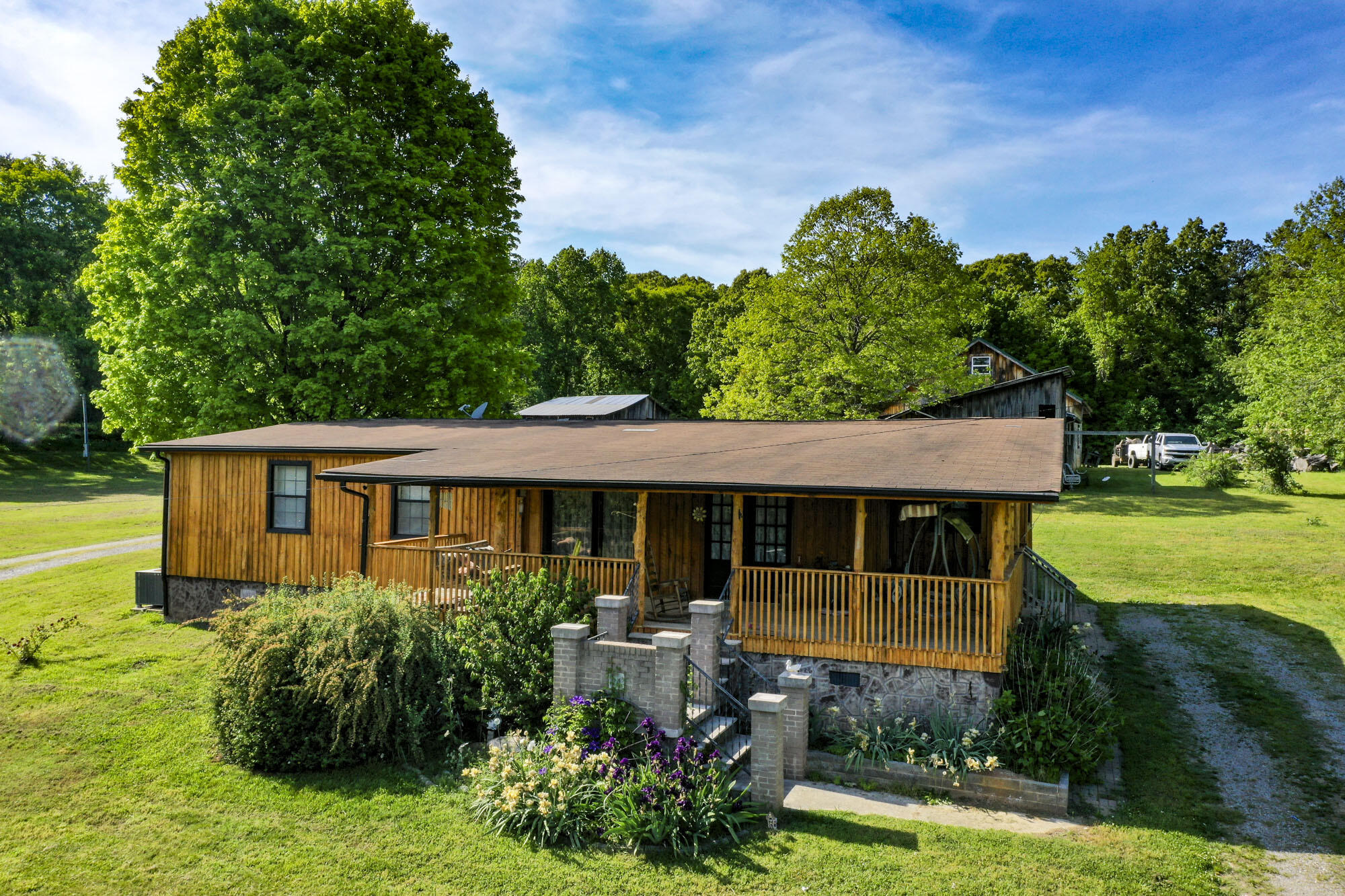 Property Photo: 550 Scarlett Road TN 37725