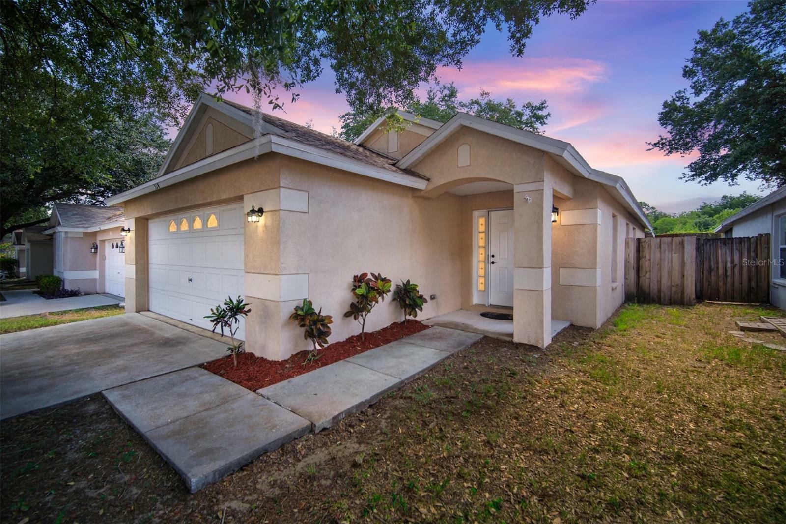 Property Photo:  514 Summer Sails Drive  FL 33594 