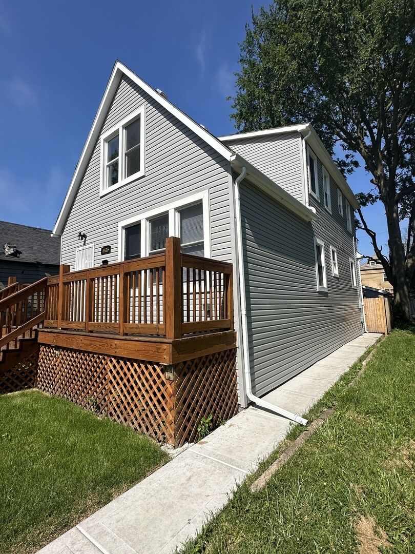 Property Photo:  8425 S Escanaba Avenue  IL 60617 