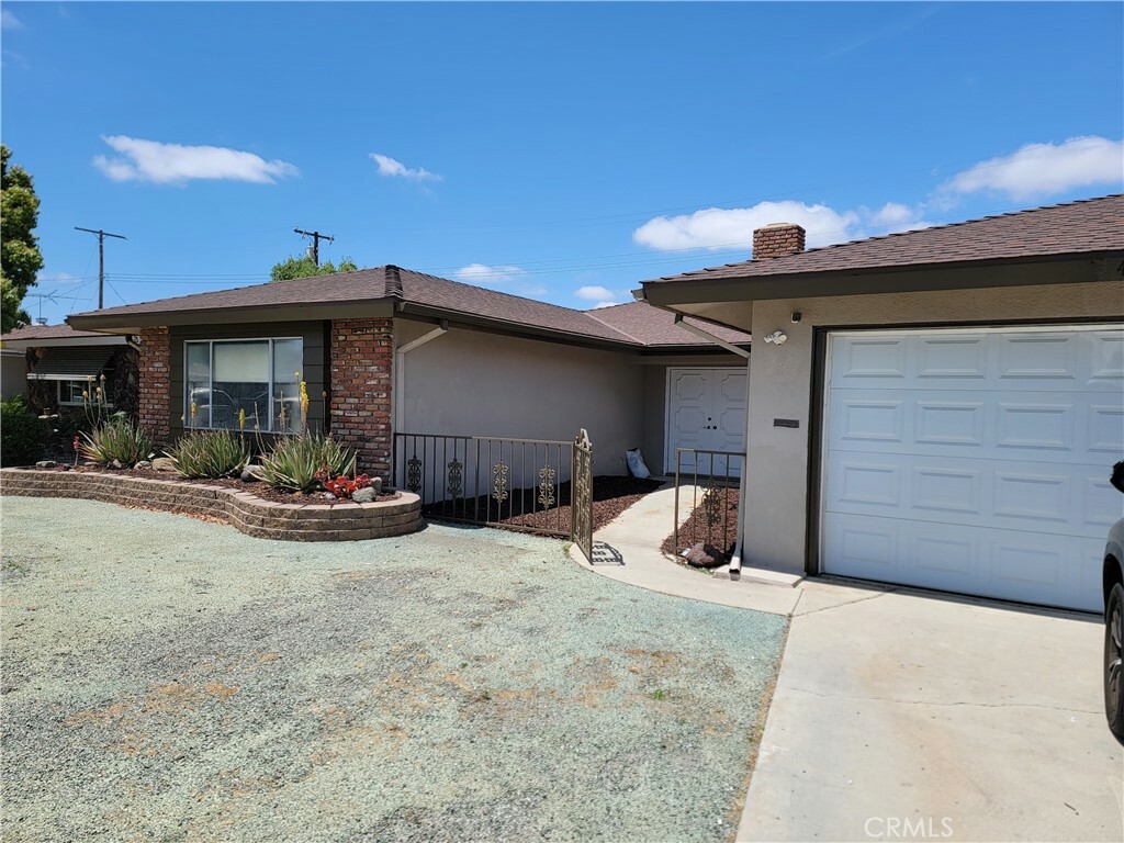 Property Photo:  465 Hermosa Street  CA 92543 