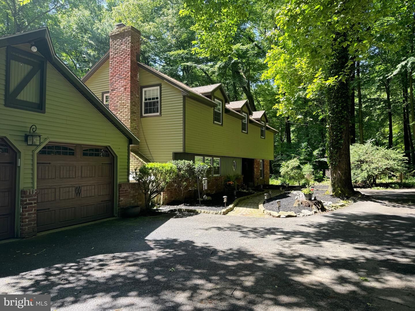 Property Photo: 3861 Dogwood Lane PA 18902