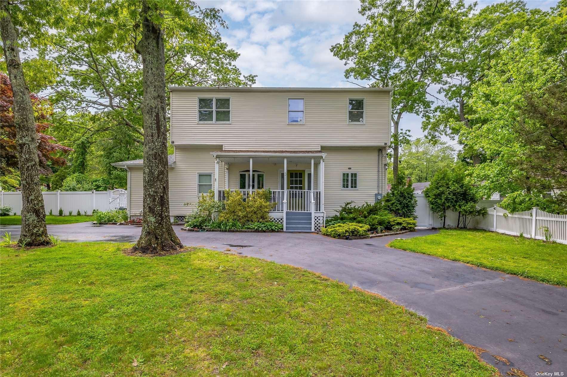 Property Photo:  3 Loretta Court  NY 11727 