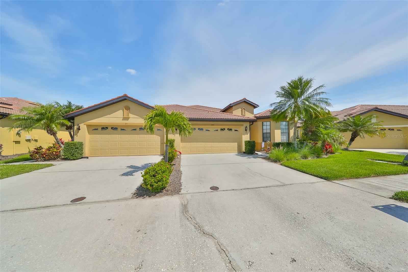 Property Photo:  211 Mystic Falls Drive  FL 33572 