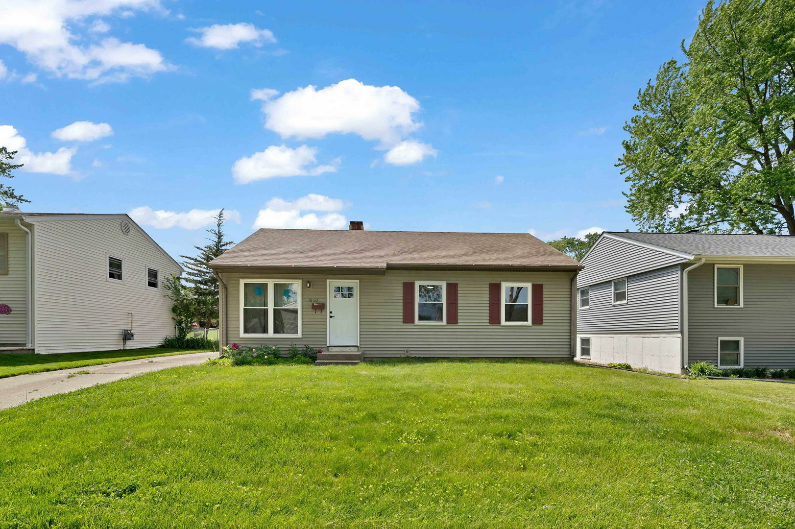 Property Photo: 1650 Amy Avenue IL 60139