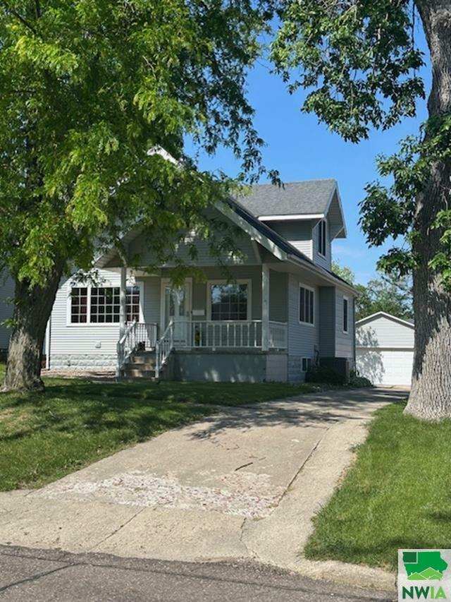 Property Photo:  624 Harrison St  IA 51050 