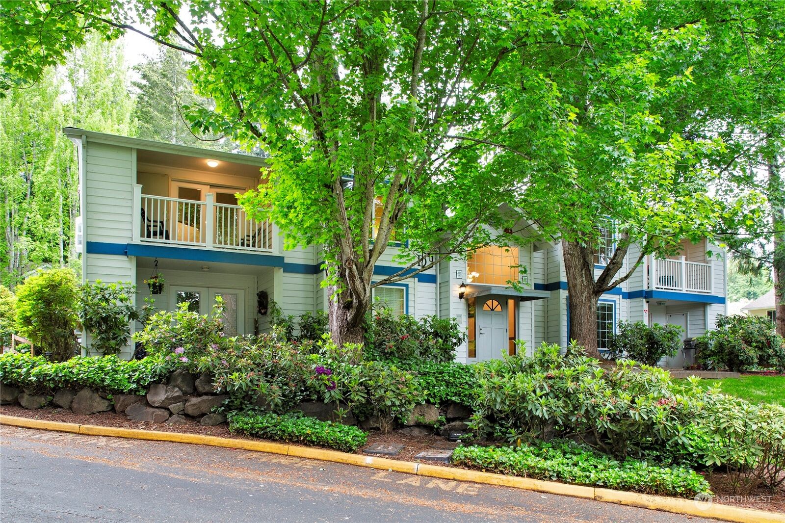 Property Photo:  8653 Avondale Road NE D-207  WA 98052 
