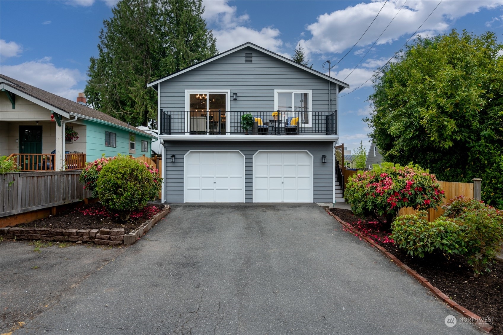 Property Photo:  313 N 101st Street  WA 98133 