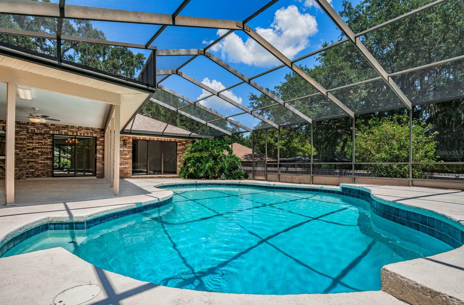 Property Photo: 2712 Golf Heights Circle FL 33596