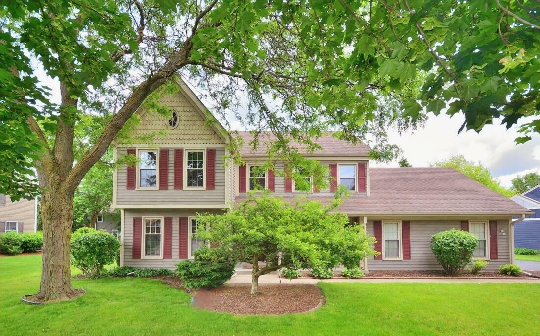 Property Photo:  W227n2612 Meadowood Ln  WI 53186 