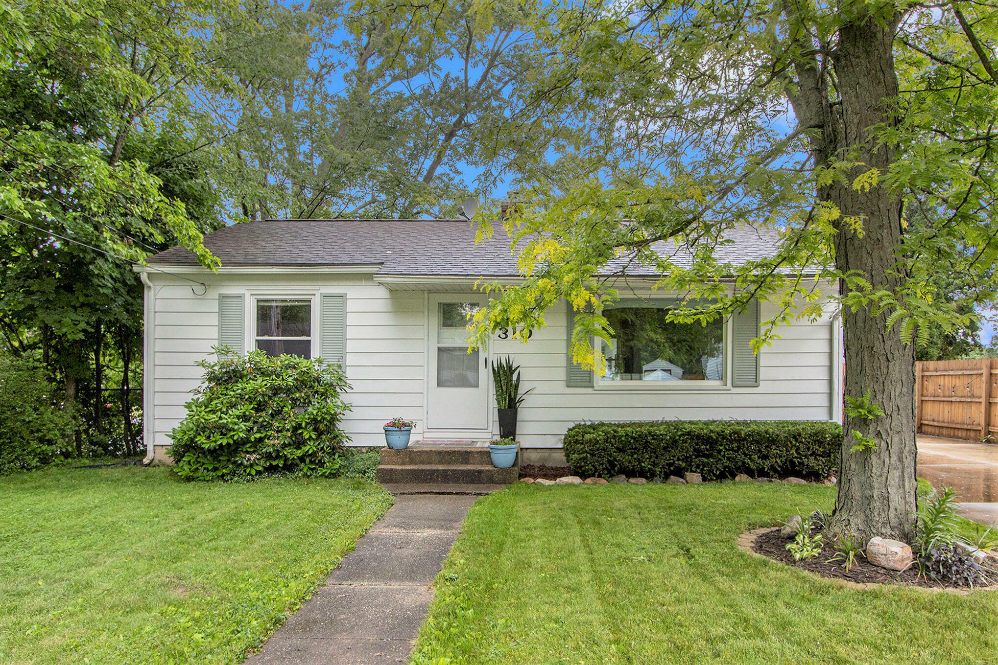 Property Photo:  310 Oakhurst Avenue  MI 49001 