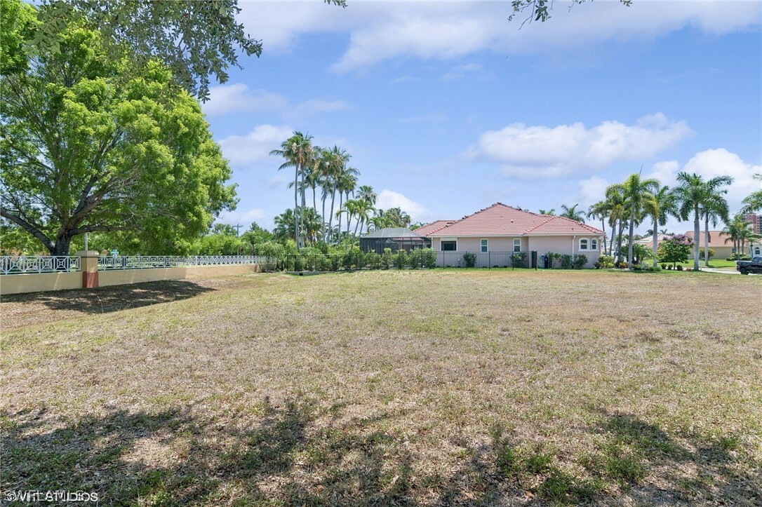 Property Photo:  1907 Lagoon Lane  FL 33914 