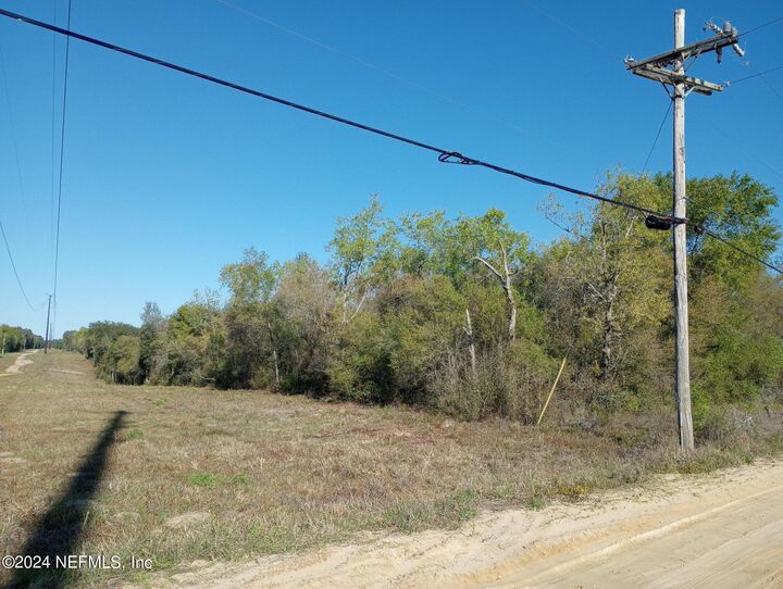 Property Photo: 7678 Oak Forest Road FL 32656