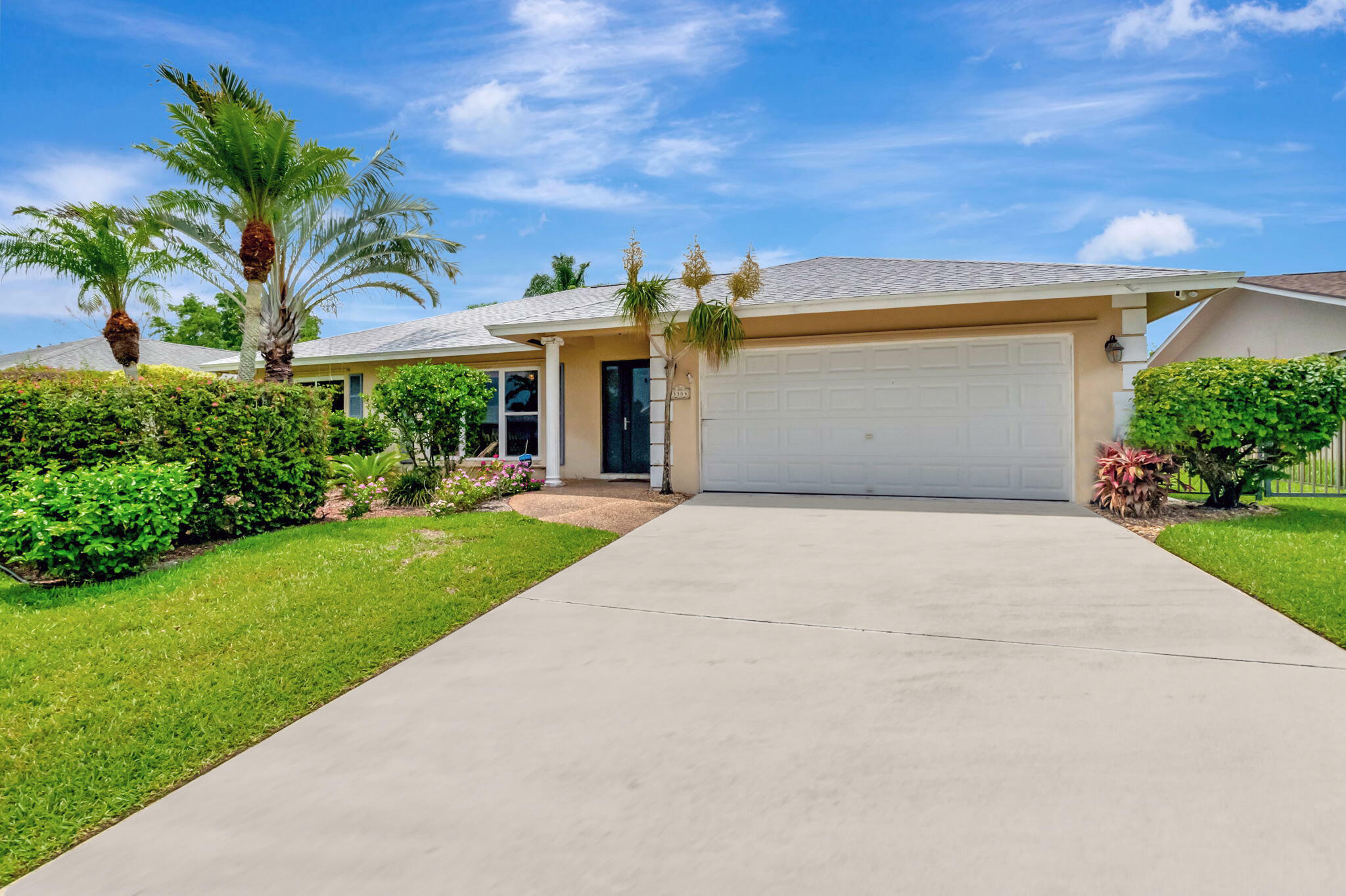 Property Photo:  3384 Lakeview Drive  FL 33445 