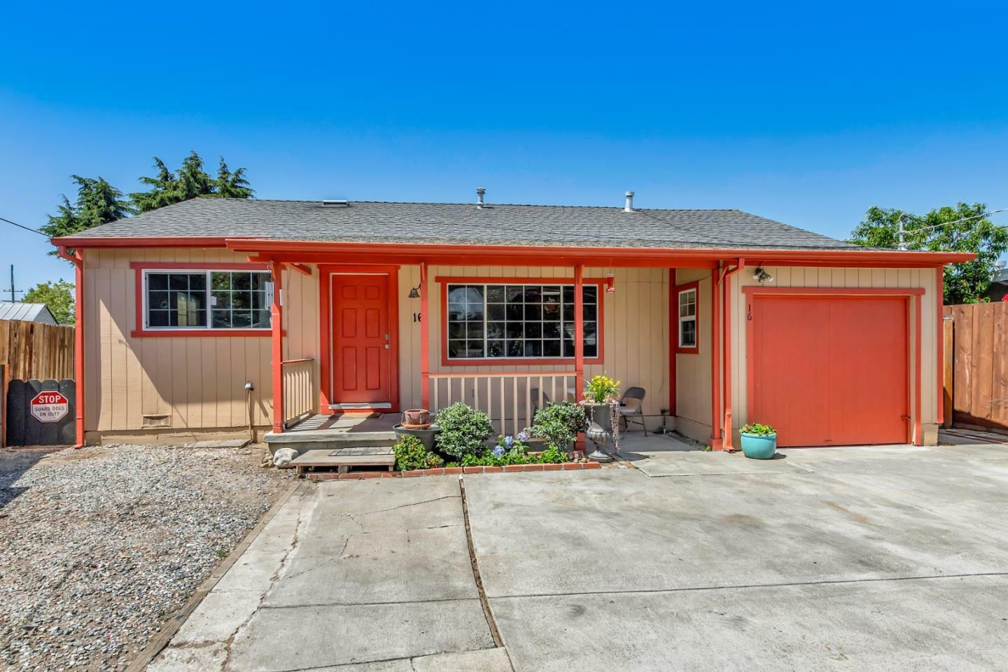 Property Photo: 16 Henderson Place CA 94025