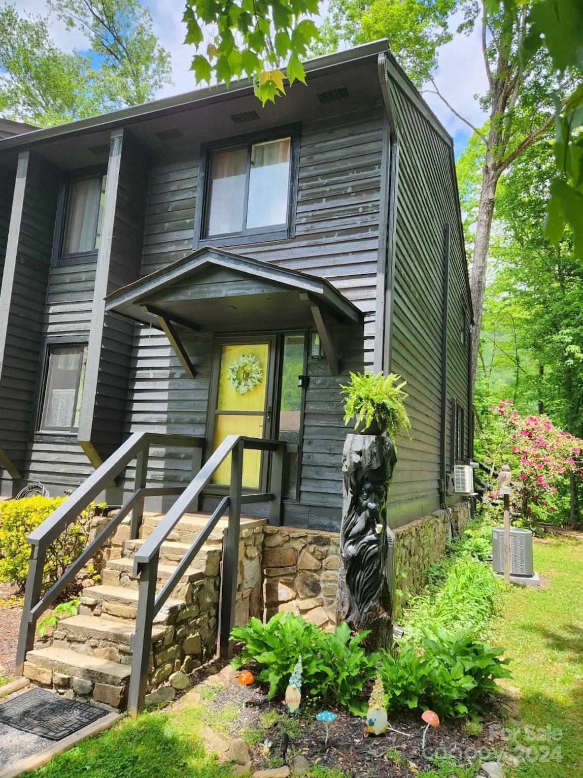 Property Photo: 129 Riverside Villa Drive NC 28751
