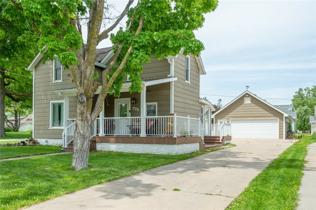 Property Photo:  775 Walnut Street  IA 50263 