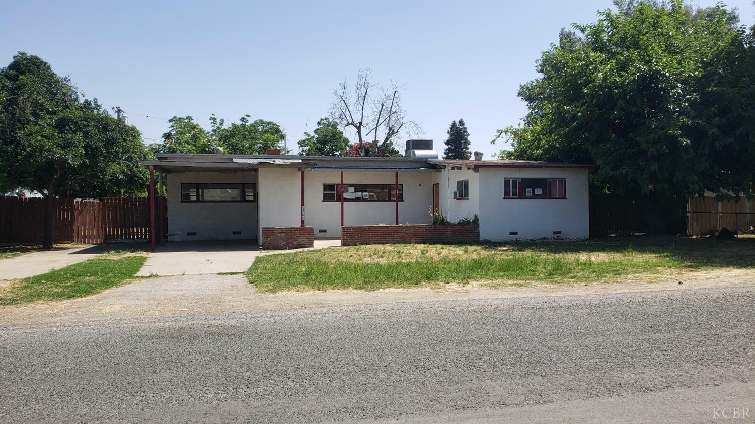 1561 W Clare Avenue  Porterville CA 93257 photo