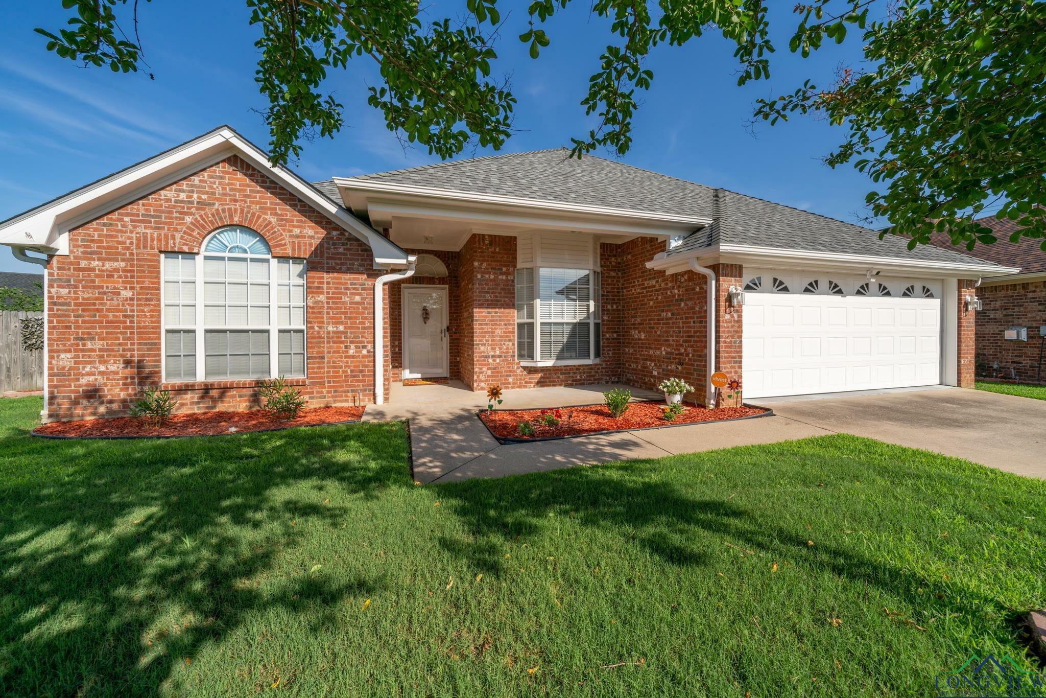 Property Photo:  1602 Valley Brook Ln  TX 75605 