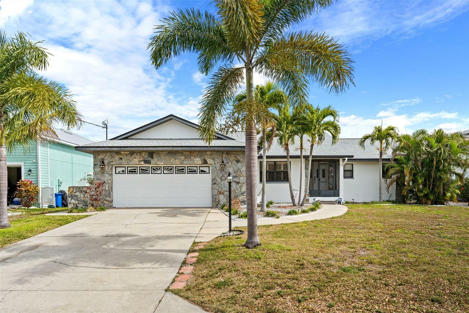 Property Photo:  743 Kingston Court  FL 33572 