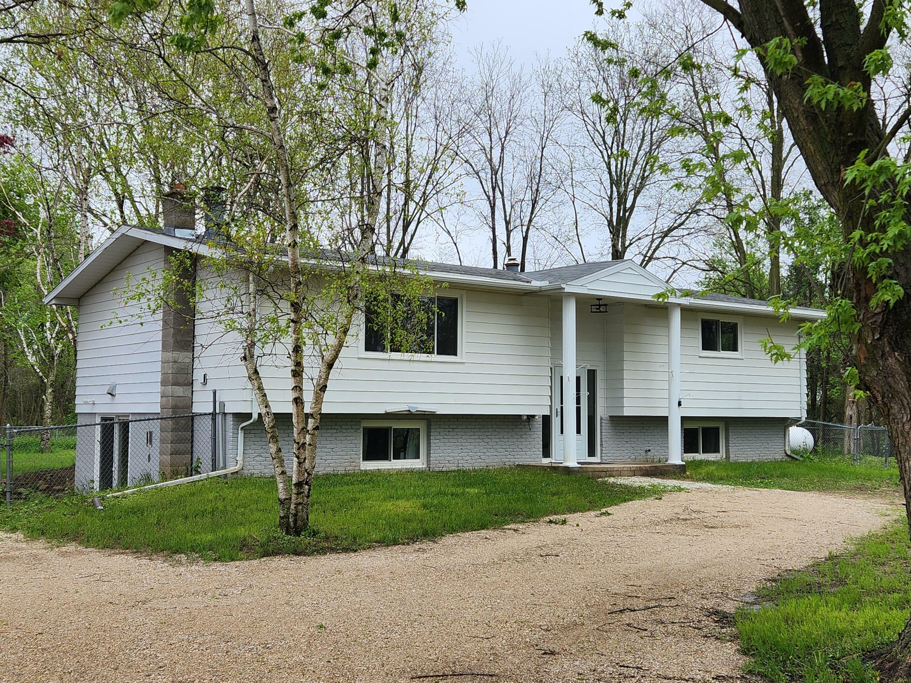 Property Photo:  5450 Sunset Dr  WI 53040 