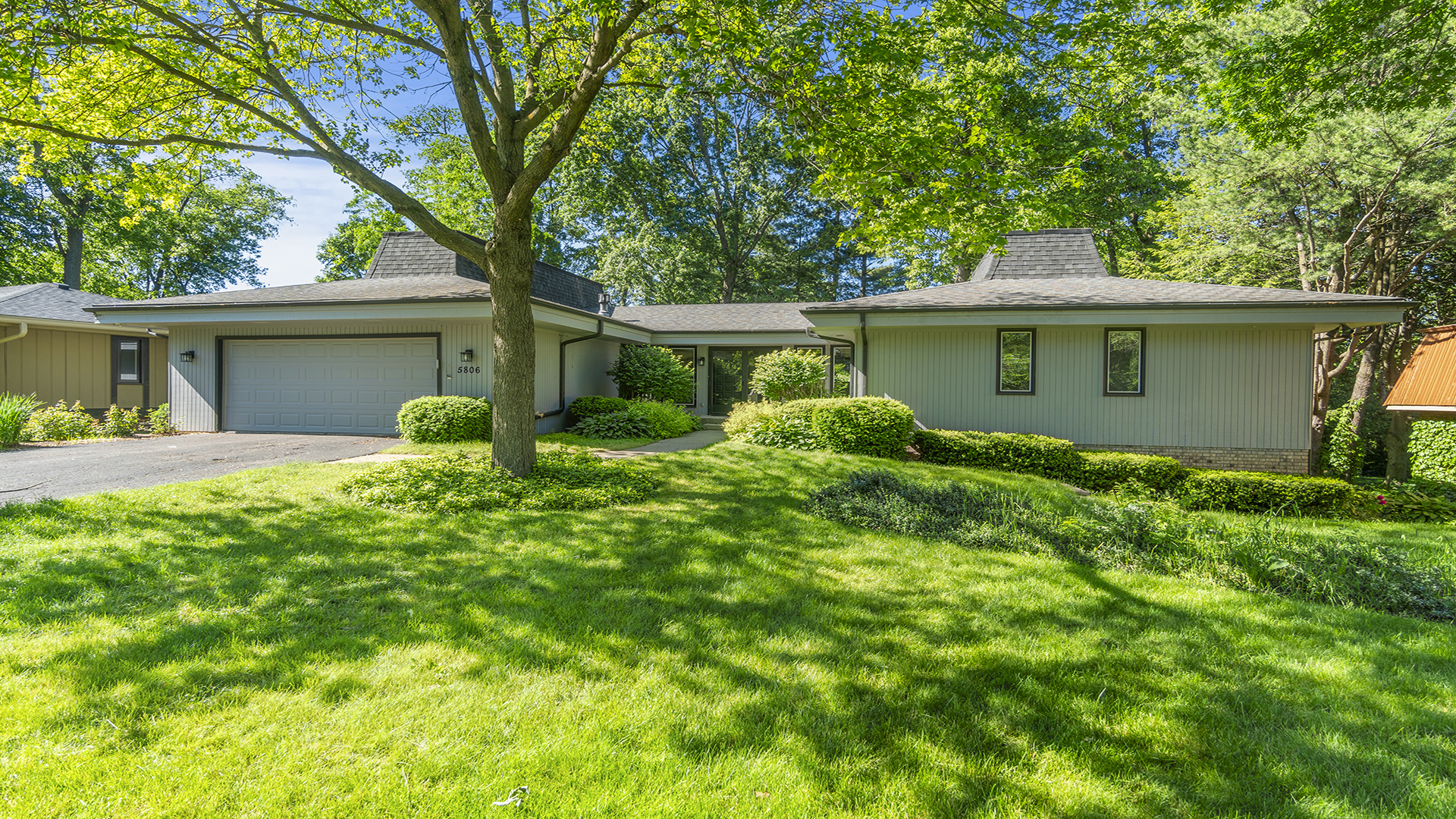 Property Photo:  5806 Knollwood Road  IL 61107 
