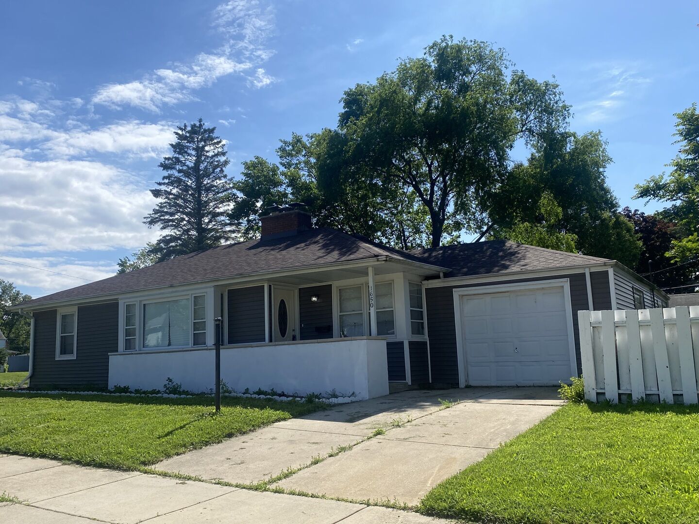 Property Photo:  1650 Sunnyside Avenue  IL 60411 