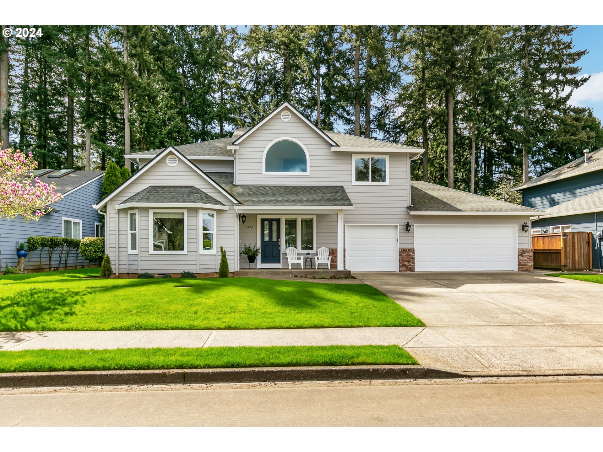 Property Photo:  2410 NW 45th Ave  WA 98607 