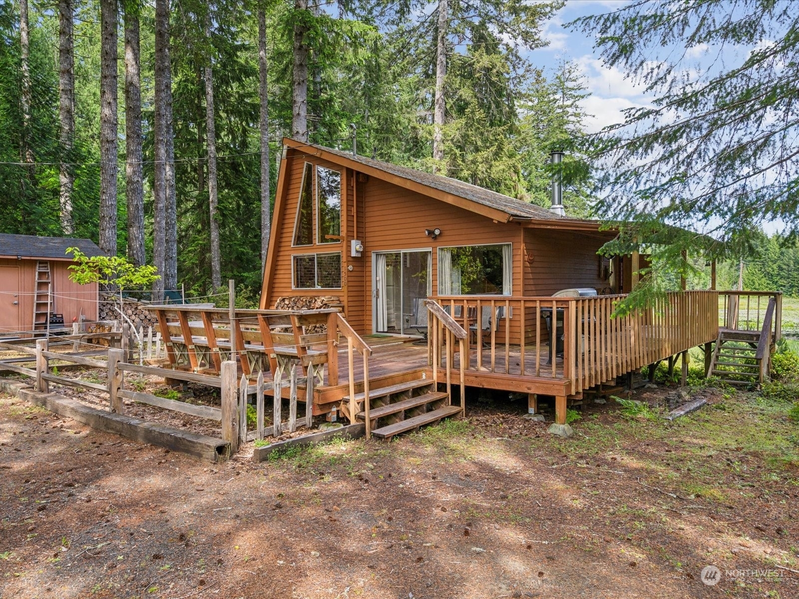 Property Photo:  1500 E Timberlakes Drive  WA 98584 