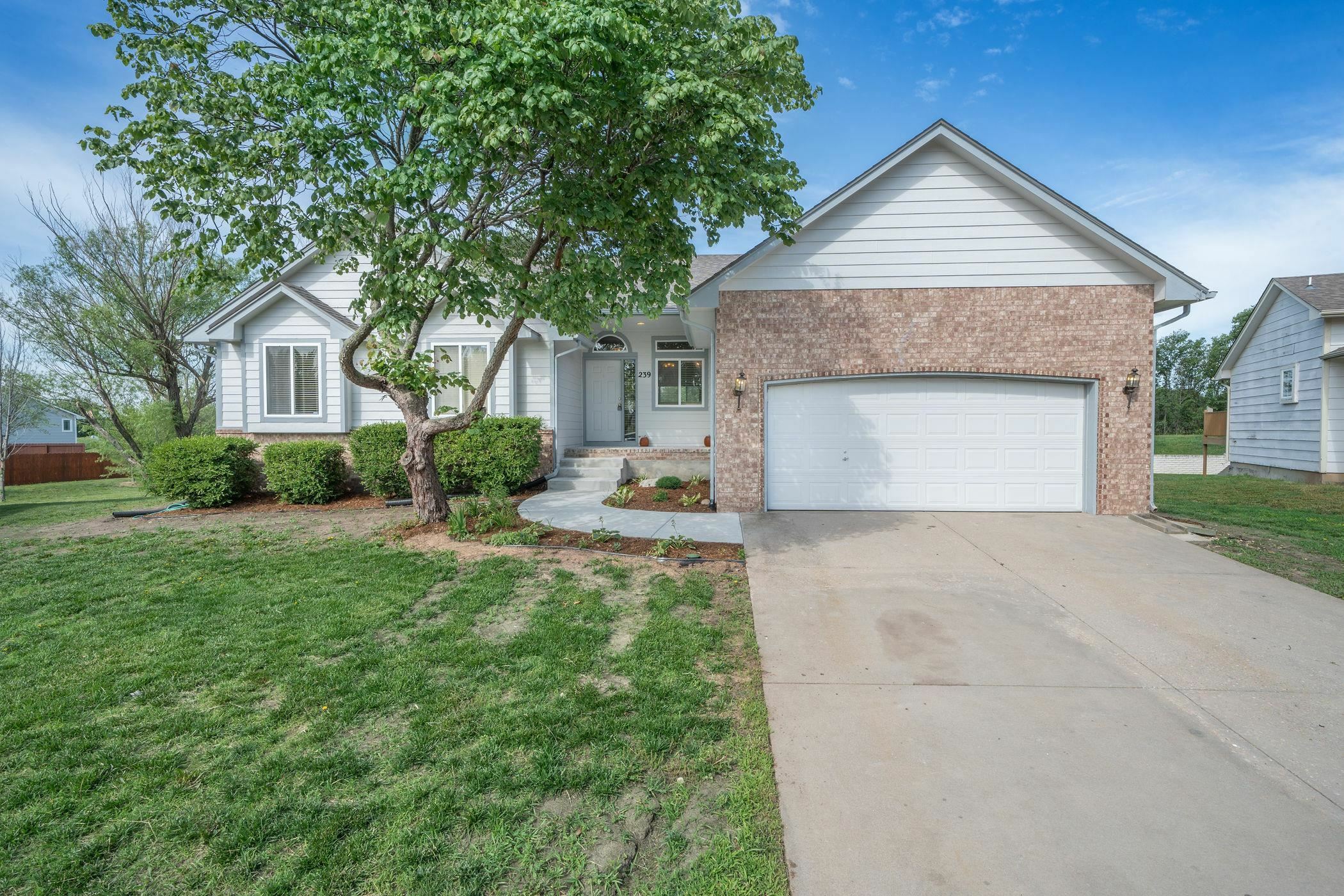 Property Photo:  239 Ridgefield Cir  KS 67002 