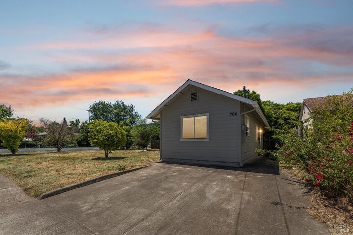 402 Grove Avenue  Ukiah CA 95482 photo