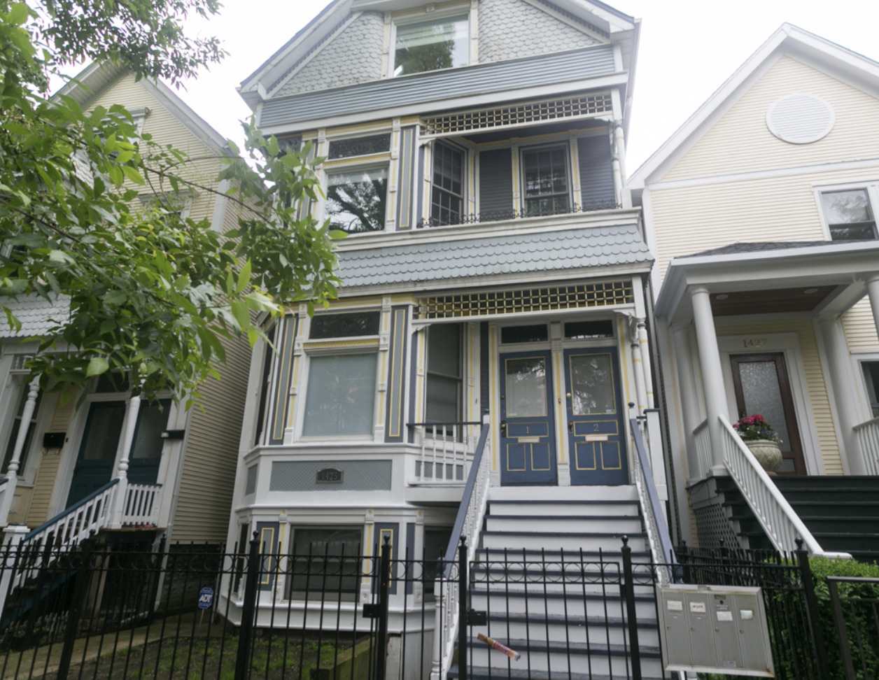 Property Photo: 1425 W Henderson Street 2 IL 60657