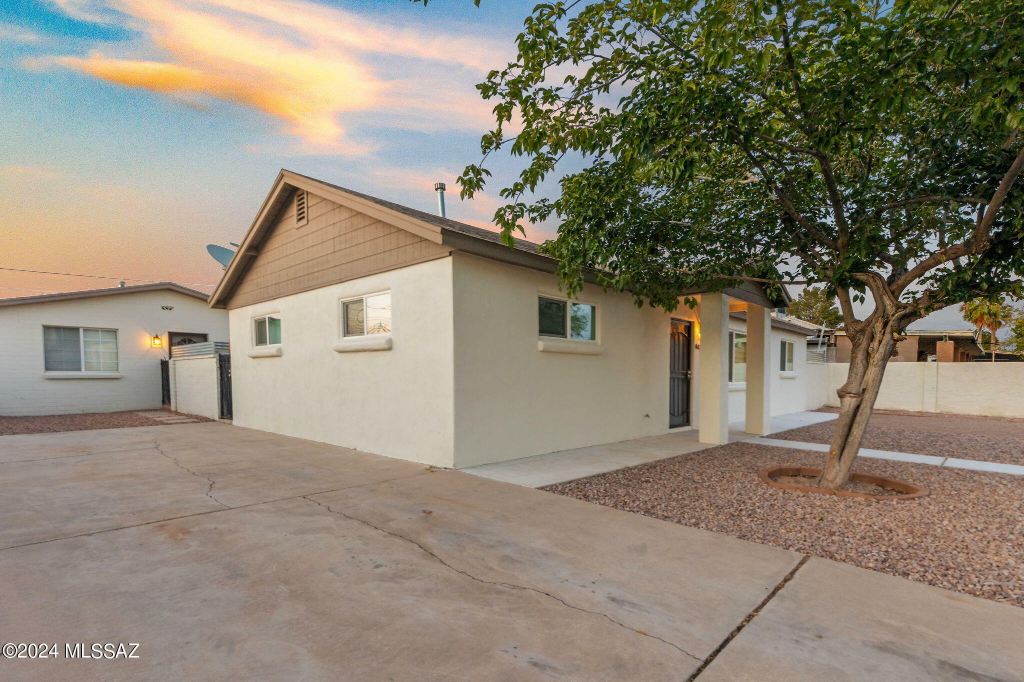 Property Photo:  942 W Milton Street  AZ 85706 