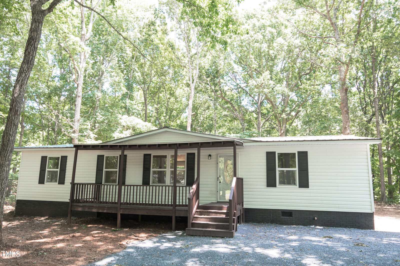 Property Photo: 962 Maple Ridge Road NC 27203
