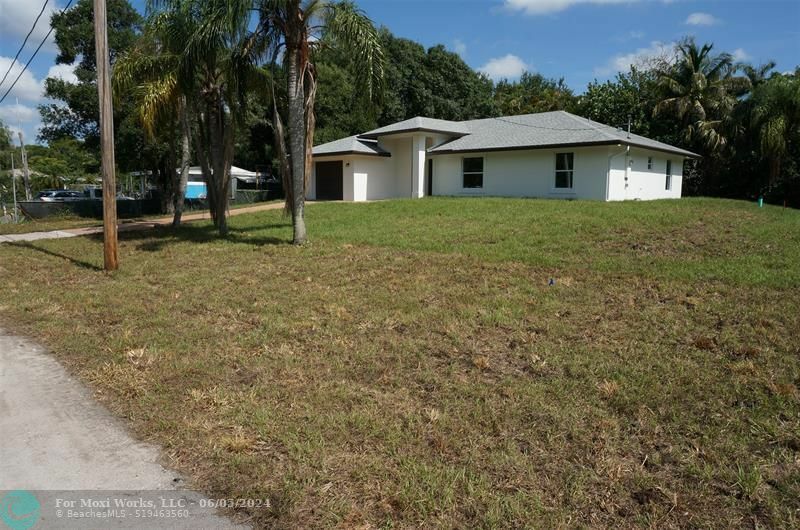 Property Photo:  10825 Barn Rd  FL 33449 