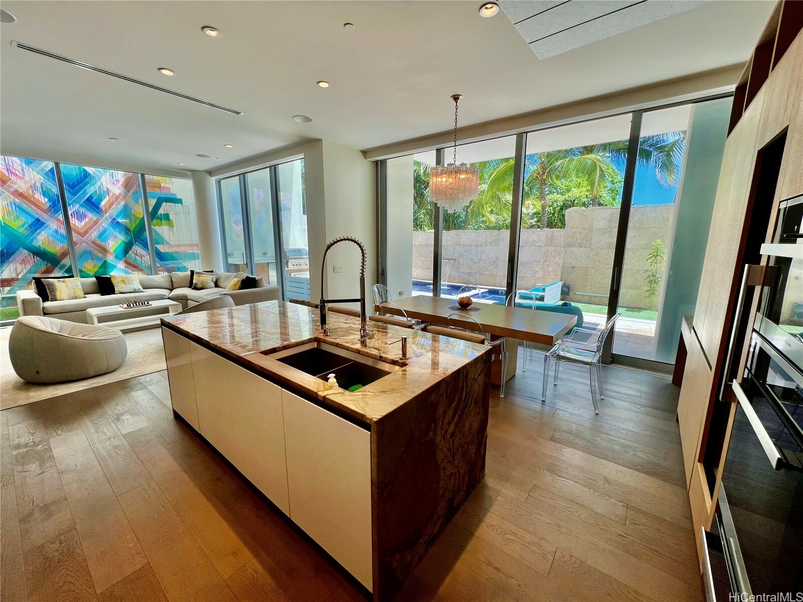 Property Photo: 1118 Ala Moana Boulevard 2 HI 96814